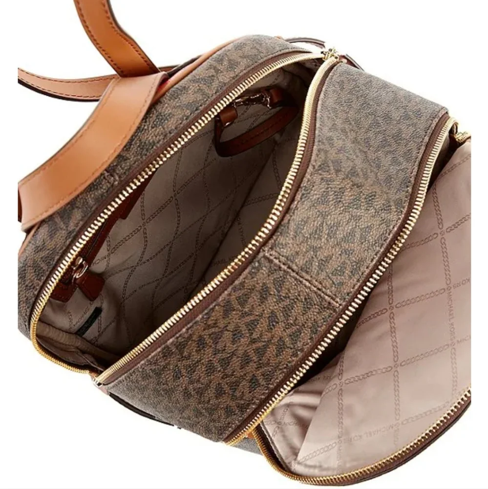 ‼️ONLY ONE!!‼️  🎒🤩 MICHAEL KORS Rhea Signature Medium Backpack 🎒🤩